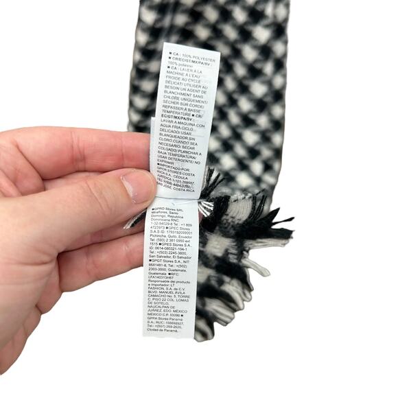 Cozy Houndstooth Plaid Wrap Poncho Old Navy Black White Fringe One Size - Picture 8 of 8